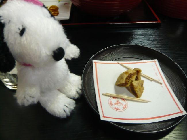 席に着いてお茶うけ菓子が置かれていました。<br />そういえば、JOECOOLはこれを食べるのを忘れてしまいました。<br /><br />Photo by wife