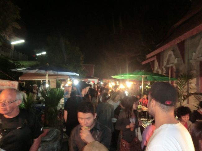 そんなことを話しているうちにサンデーマーケットに行くことに・・・