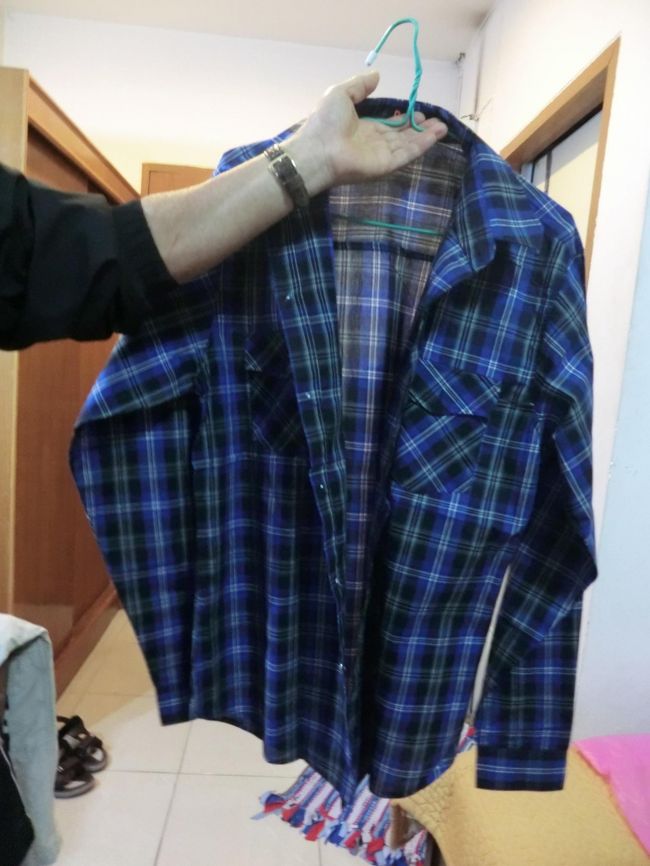 次は長袖のシャツ・・・２００Ｂで買われました