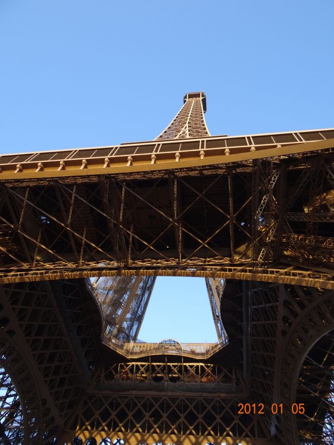 真下までやって来ました。