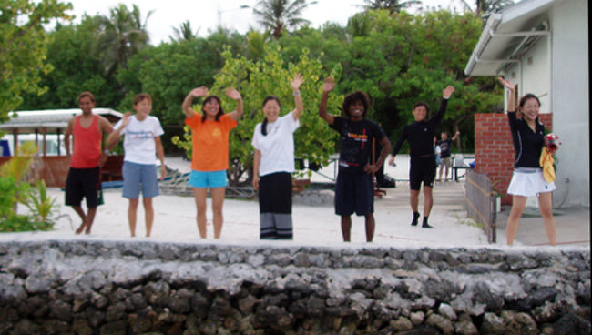 友人たち２名をおいて（彼女たちは翌日、直行便で帰国）、帰路へ。。。<br /><br />ばいば〜い！！