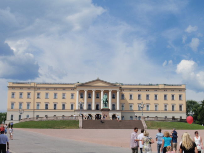 王宮が見えているのですが、結構遠いかも。。。