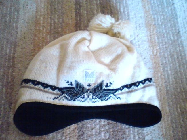 朝食の後は、ホテルの中の「オスロ・セーター・ショップ」というお店へ。<br />お値段もそれなりですが、品質がとてもよくて免税手続きもしてくれるので、空路の方は空港でＴＡＸが返ってきます。<br />お土産を少し買って、私も何か欲しくてこのニット帽を買いました。とっても暖かいですよ！