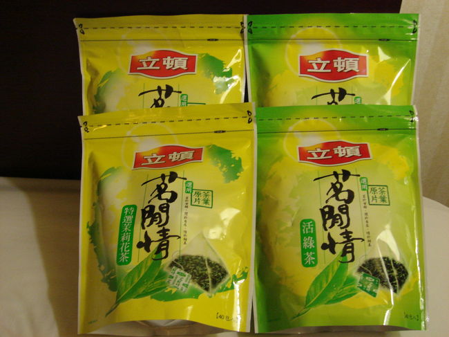 リプトンのティーパック（緑茶／ジャスミン茶）。同じく実家の母からのオーダーです。<br /><br />「母ちゃん、あまり場所をとるのを頼まないでくれ〜」