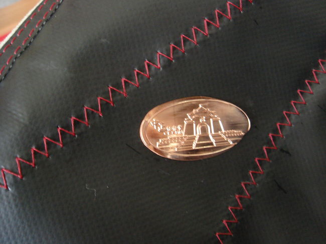 楕円形のメダルの出来上がり。<br /><br />ちょっとズレてるけど・・・。