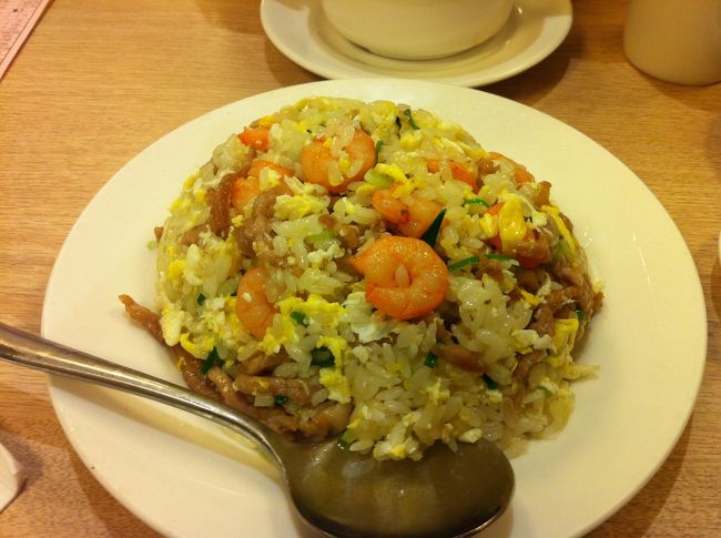 エビと豚肉のチャーハン。鼎泰豊のチャーハンは夢に見るくらい大好きです。<br />プリップリのエビがいっぱい入ってて・・・職場の近くにこのチャーハンを出す店があったら、毎日通ってしまうかも。