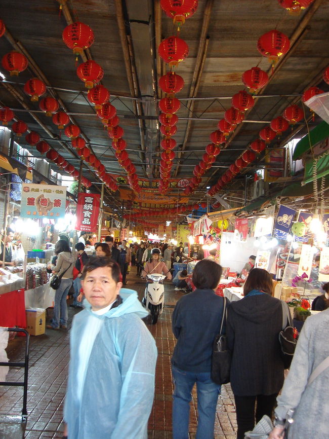 ２年前に来た時には屋根なんか無かったなぁ。雨のときはありがたいですね。