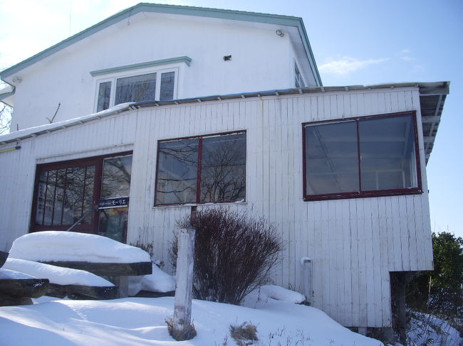 これが「モーリエ」<br /><br />でも、この喫茶店が何故、話題になったり、旅ブログにも<br />「まぼろしの・・・」という風に言われるのか謎のままだった。<br /><br />調べてみました。「星に願いを」という映画の<br />重要な舞台となったお店とのこと。<br />なーるほど、納得。機会があったら見て見たい。