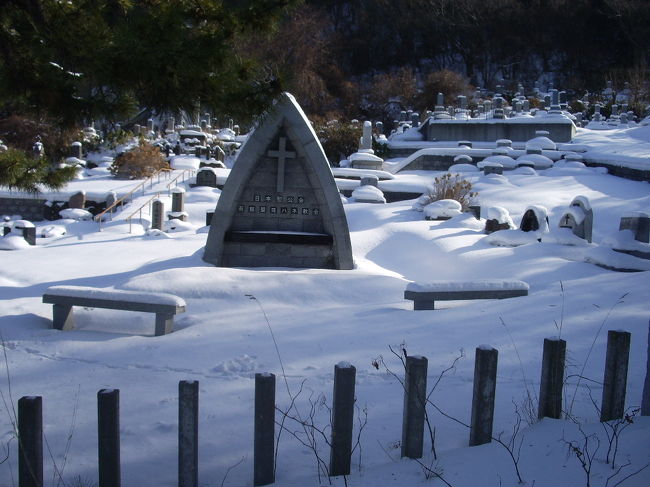 外人墓地を先まで登ってみました。