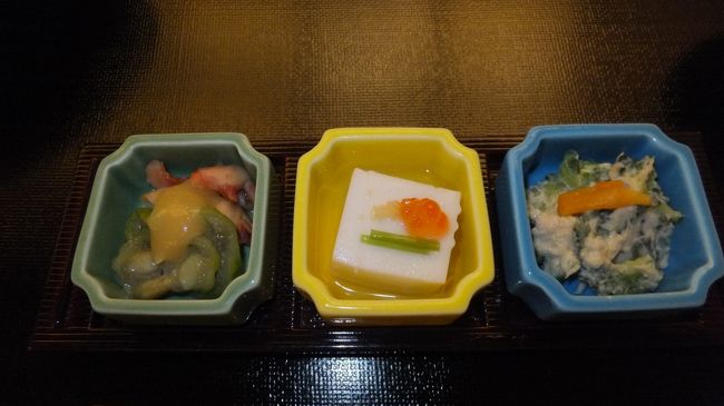 先附<br />壱：コマ貝とヘチマの酢味噌掛け<br /><br />弐：ジーマミー豆腐、生姜、三つ葉<br /><br />参：ゴーヤー白和え<br /><br /><br />※今回の沖縄本島旅行の減量作戦の結果<br /><br />　旅の前日　体重69.0Kg　体脂肪率17.0%　<br />　　　　　　　　　内蔵脂肪レベル　11<br />　　　　　　　　　↓<br />120120金夜　　　　体重66.9Kg　体脂肪率15.7%　<br />　　　　　　　　　内蔵脂肪レベル　10<br />　　　　　　　　<br />　　　　　　　　と好結果。