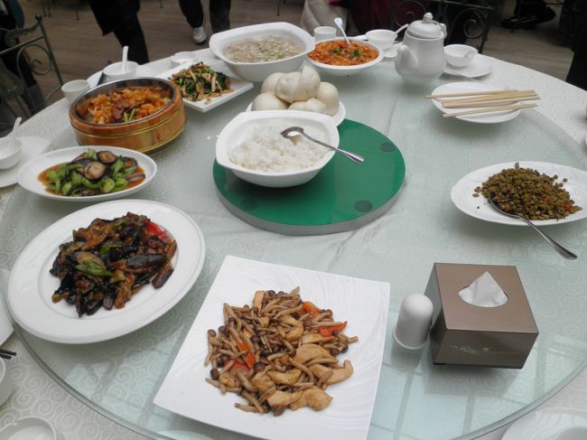 食事に出た料理の一部<br /><br />＊13品の料理が出ました、デザートは出ませんでした。