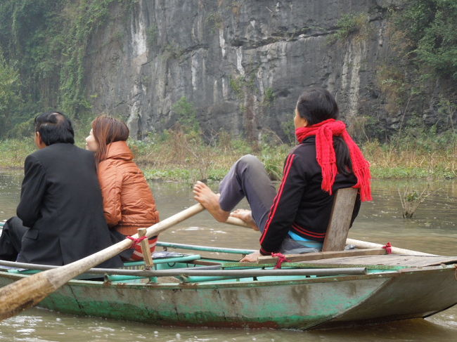 行く前に他の方の旅行記で読んだとおりの足こぎボート。　股関節柔らかくなりそうね。