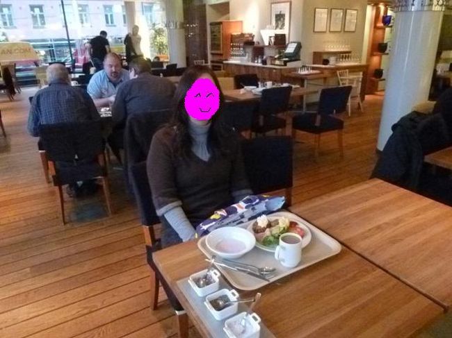 朝食の写真を撮っていたら、親切なおじさんが、『よかったら君を撮ってあげるよ』と。