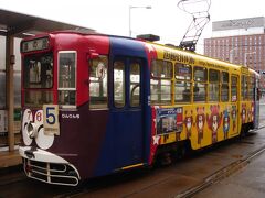 とりあえず、ホテルのフロントで市電の１日乗車券を購入して函館駅へ向かいました。

ただ、駅舎２Ｆのコインロッカーに荷物を預け、観光案内所でパンフレットを物色しましたが、プランがイマイチ決まりません。

どうしようかと考えていると、目の前に大沼公園のパンフが。

じゃぁと言うことで、天気もどうにかもちそうだし、今日の行き先は昨日行けなかった大沼公園に決定！