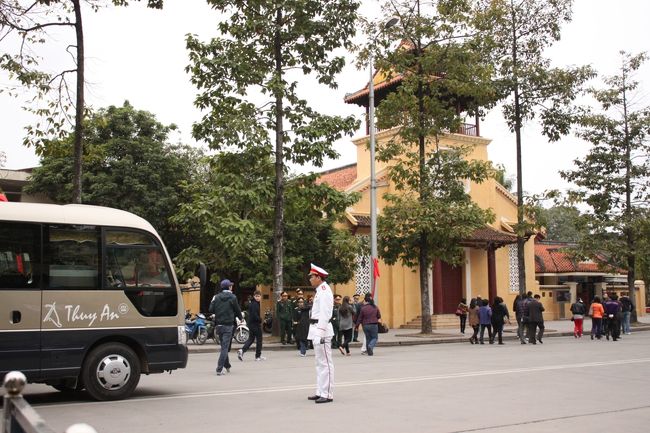 まず向かうのはホーチミン廟