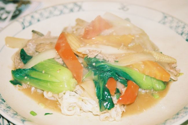 ここからはごはんを。<br />「pineapple」はおいしい！安いし。