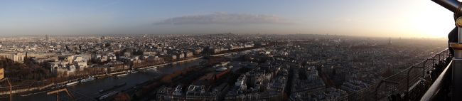 エッフェル塔からの眺めをパノラマ写真で。