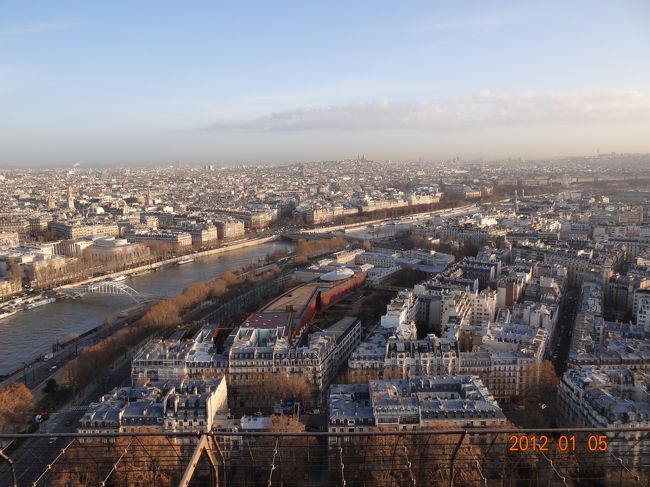 上階に行くには追加料金を払えば行けるようでしたが、子供達がこれ以上高いところは・・・・と言うので、この階で終了です。