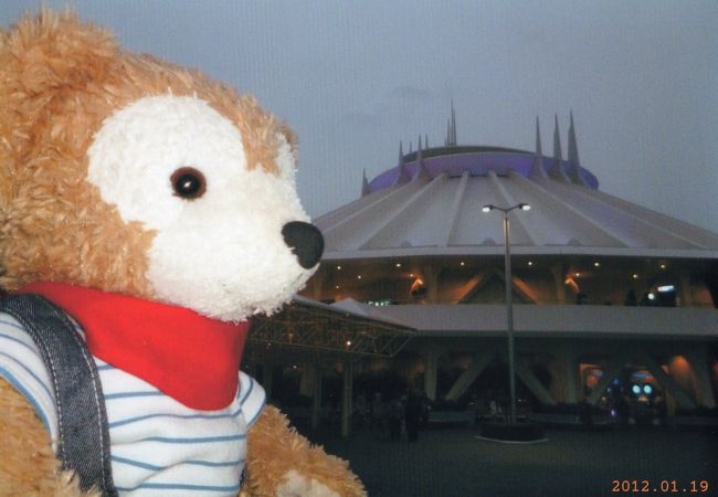 スペースマウンテンに乗ります。