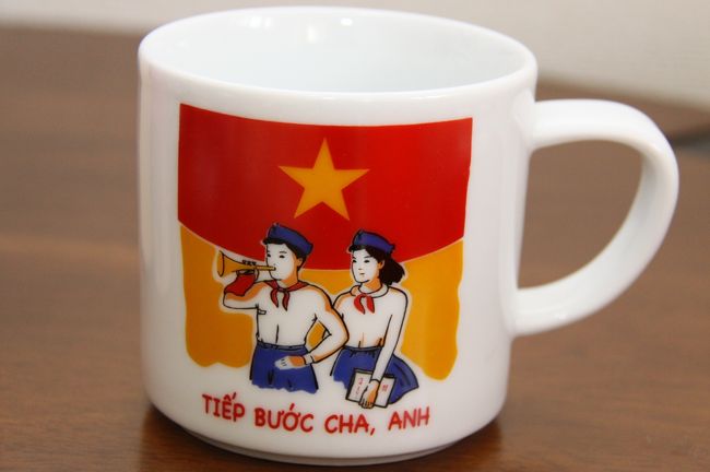 一番お気に入りの「P」のマグカップ。たくさんお茶が入りそう！<br />１２万VND