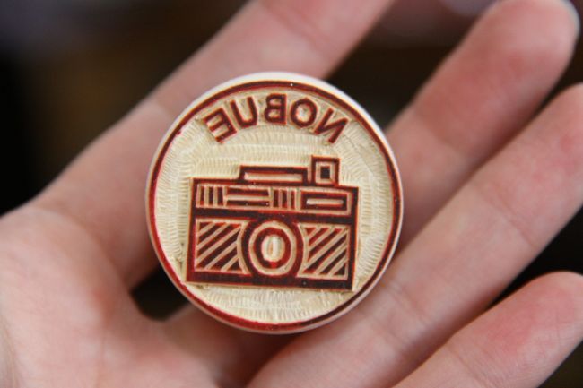 ホイアンでテンション高まり作ったはんこ。５ドル。<br />なんでかな、打ちにくいよ…。<br /><br />このほかハイランドコーヒーで、引いた豆を買いました。私はお店で買ったけれど、空港でもゲートの前になっちゃいますがどっさり売ってます。空港の方が保存状態が良さそうです。