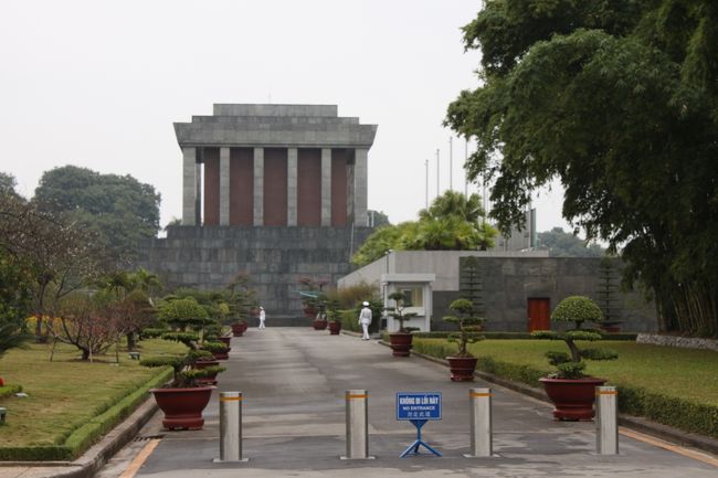 また、ホーチミン廟に戻って来ました。