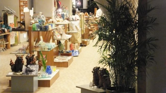 こういう ショップもありましたが、<br /><br />私は入りませんでした。<br /><br />何が売られているのでしょうか？