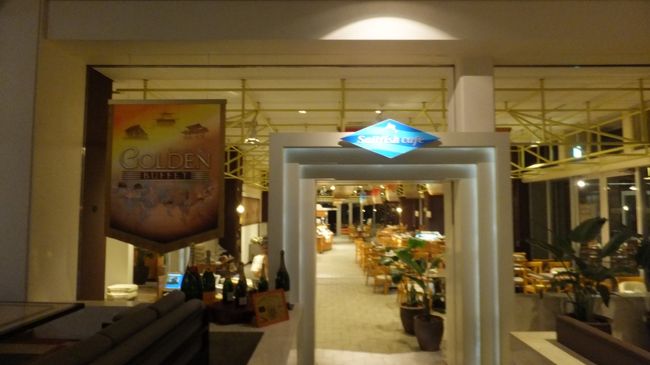 こちらのレストランで朝食・夕食のバイキングを<br /><br />チトバイいただきました。