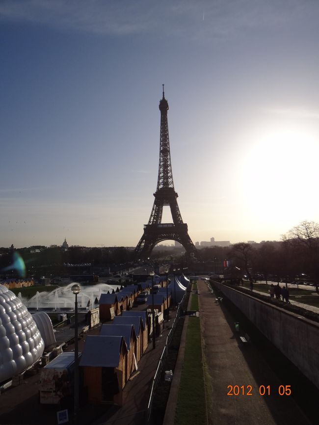 シャイヨー宮前にはクリスマスイベントを行ったようなあとが・・・？