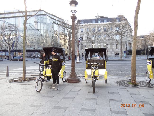 シャンゼリゼにはこんなものも。面白そう！