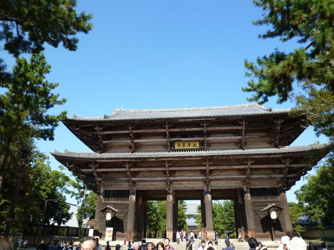 東大寺にくるといつもこの南大門の大きさに圧倒されます。<br /><br />よく作ったなー。