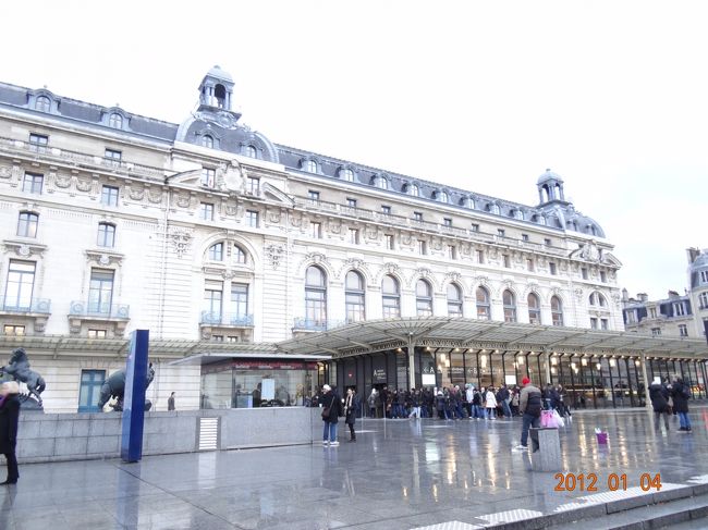 午後３時くらいであったため、あまり混んではいませんでした。ここでもミュージアムパスが使えたので、雨のなかを待つ必要はありませんでした。