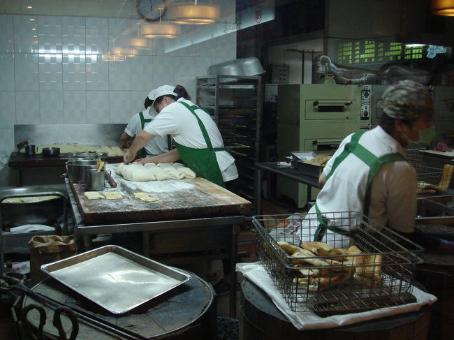 職人さんたちも朝早くから大忙しです。