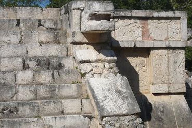 マヤでは、<br />蛇は(まるは)水！<br />しかくは大地！