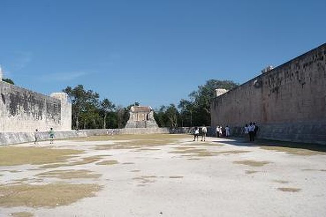 未だ解明できてない、競技場跡。