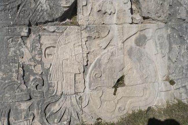 勝った者？負けた者？<br />首をはねられてるレリーフは、<br />実に興味深いのです。<br />７対７のようです。