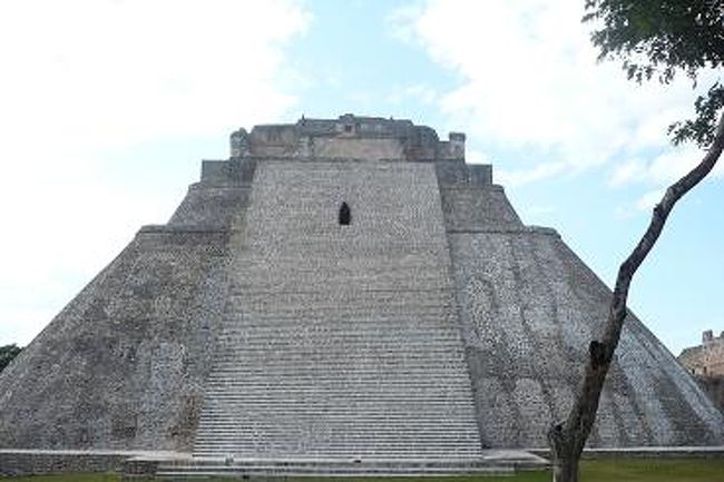 世界遺産、ウシュマル遺跡。<br />魔法つかいのピラミッド。