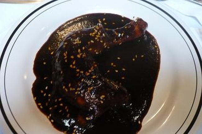 カカオを使った、モーレソースの<br />メキシコ料理ですが、<br />ちょっと私には・・・