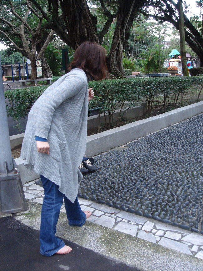 妻もこの健康歩道を走り切ろうとしています。<br /><br />位置について、よーい、どん！