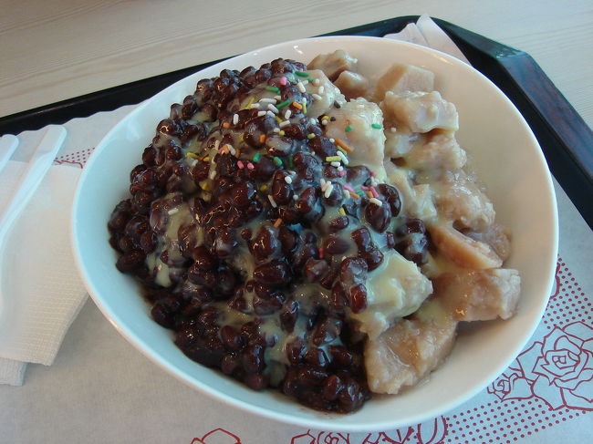 甘いものもが欲しくなったもので・・・<br /><br />あずきとタロ芋のかき氷。