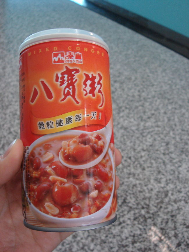 同じく自販機で購入。八寶粥。<br />日本に帰ってから食べよっと。
