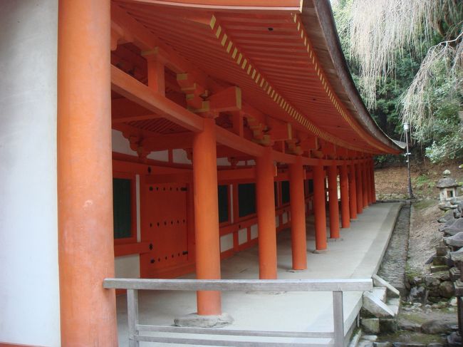 朱色が色鮮やかで綺麗ね〜☆<br />せっかくここまできたので、特別参拝料（￥500)を支払い、中の方まで入りました。<br />