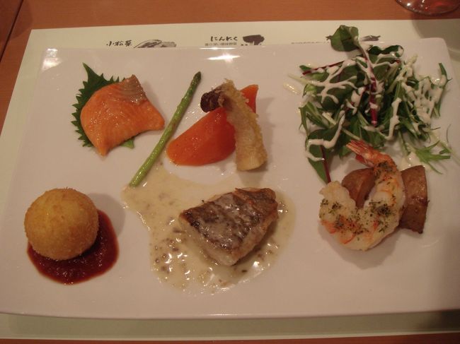 途中下車が可能だったので、京都で夕飯をいただくことに。<br />京都駅の伊勢丹に入っているイタリアン？系のお店で。<br /><br /><洋食　西櫻亭><br />http://kyoto.wjr-isetan.co.jp/floorguide/restaurant_eat.html<br /><br />レディースコースみたいなのをセレクト。<br />クリームコロッケやお魚のソテーしたのやフライやら、<br />好きなものを少量ずついただくことができます。<br />これに、ご飯orパンとコーヒーor紅茶がついて、約￥2000位だったかな〜。<br />月曜日の夜だったのでお店も混んでおらず、ゆっくり美味しいお料理を味わいながら<br />新幹線の時間までしばし休憩。<br /><br />今回初の奈良旅行でしたが、要所を一通り見ることができ、<br />充実した旅となりました。<br />かなり寒いかなとビビって行ってみたものの、そこまで寒くなく<br />天気にも恵まれ、2012年なかなか幸先よくスタートできました☆<br />旅行に付き合ってくれた母様には感謝です。<br /><br />長くなりましたが、ここまで旅行記を読んでくださりありがとうございました♪