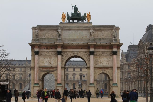 欧州旅行28日目】 ナポレオンの勝利を祝するために造られた 「Arc de Triomphe du Carrousel （カルーゼル凱旋門）」』パリ( フランス)の旅行記・ブログ by みにくまさん【フォートラベル】