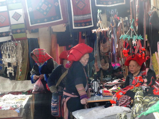 [目次]<br /><br />　ルート<br />　金平<br />　金水河<br />　河口<br />　サパ<br />　サパ - 市場<br />　サパ - トレッキング<br />　バクハー<br />　まとめ<br />