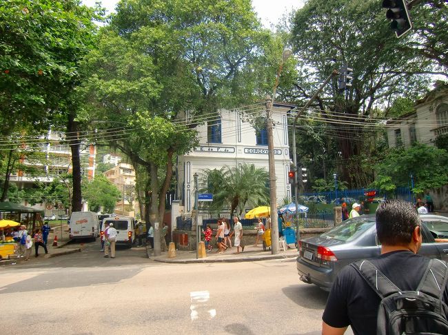 ここまで来ると観光客が大勢いて、なんだかホッ！<br /><br />