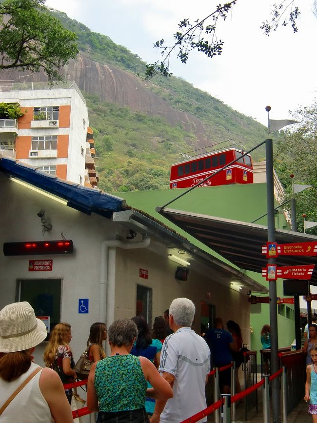 此処から登山電車に乗って丘の上まで行くんです。<br /><br /> <br /><br /><br />