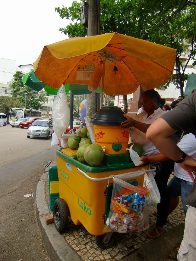 ココナツジュース売りのオバサン<br /><br /><br /><br />