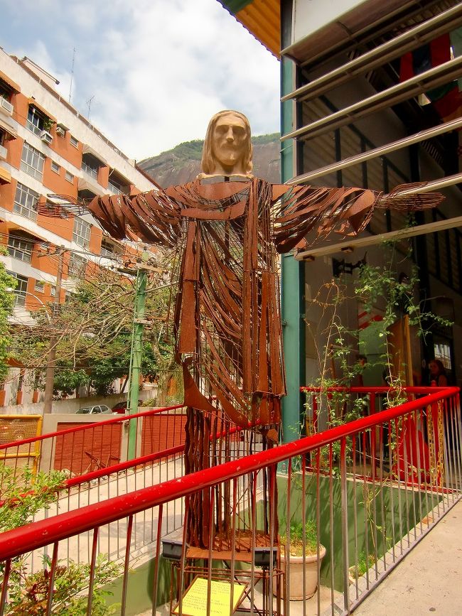 入り口にあった奇妙なキリスト像。