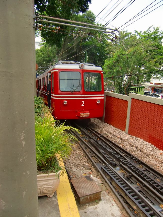 ホームに電車が入ってきました。